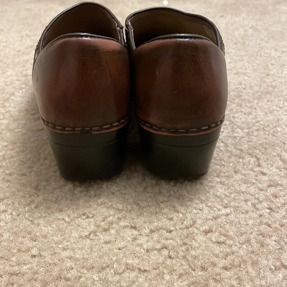 Womens Dansko Brown Leather Clogs. Size 38 - Picture 7 of 8